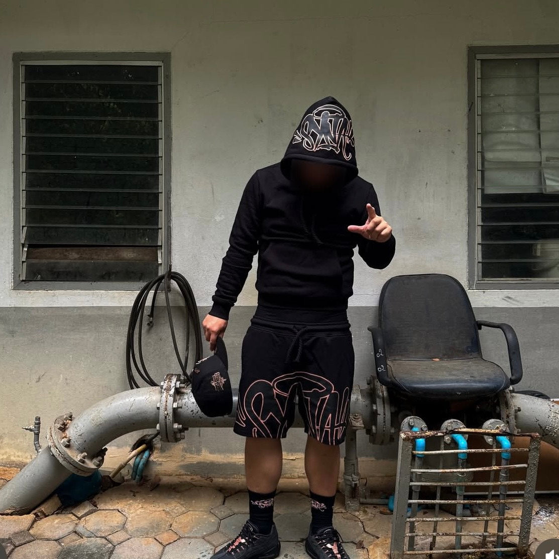 Syna T-Shirt & Shorts Set
Black/Rose Gold