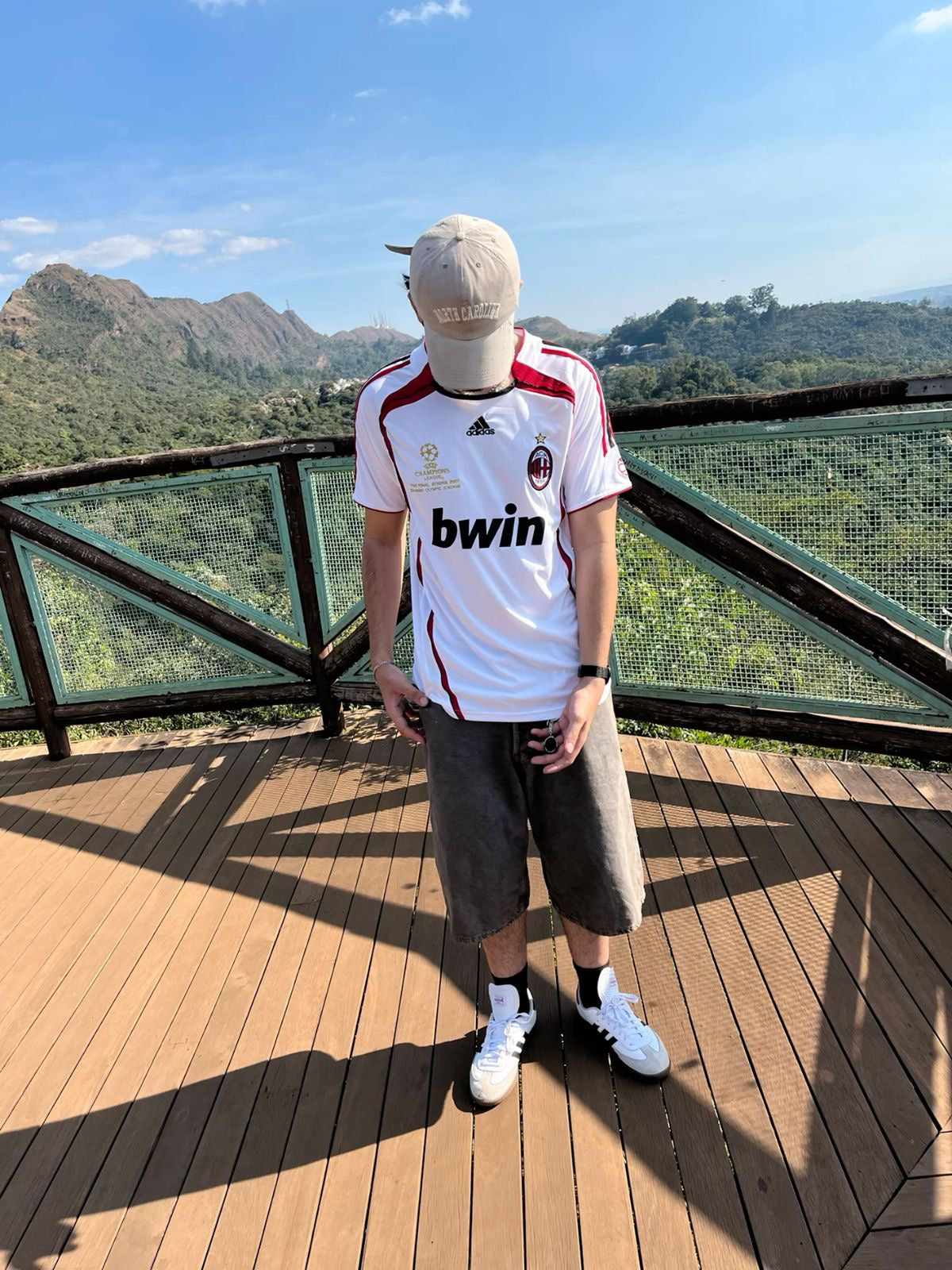 AC Milan 2006/07 UCL Final away retro jersey featuring Bwin logo and classic design in red and black colors.