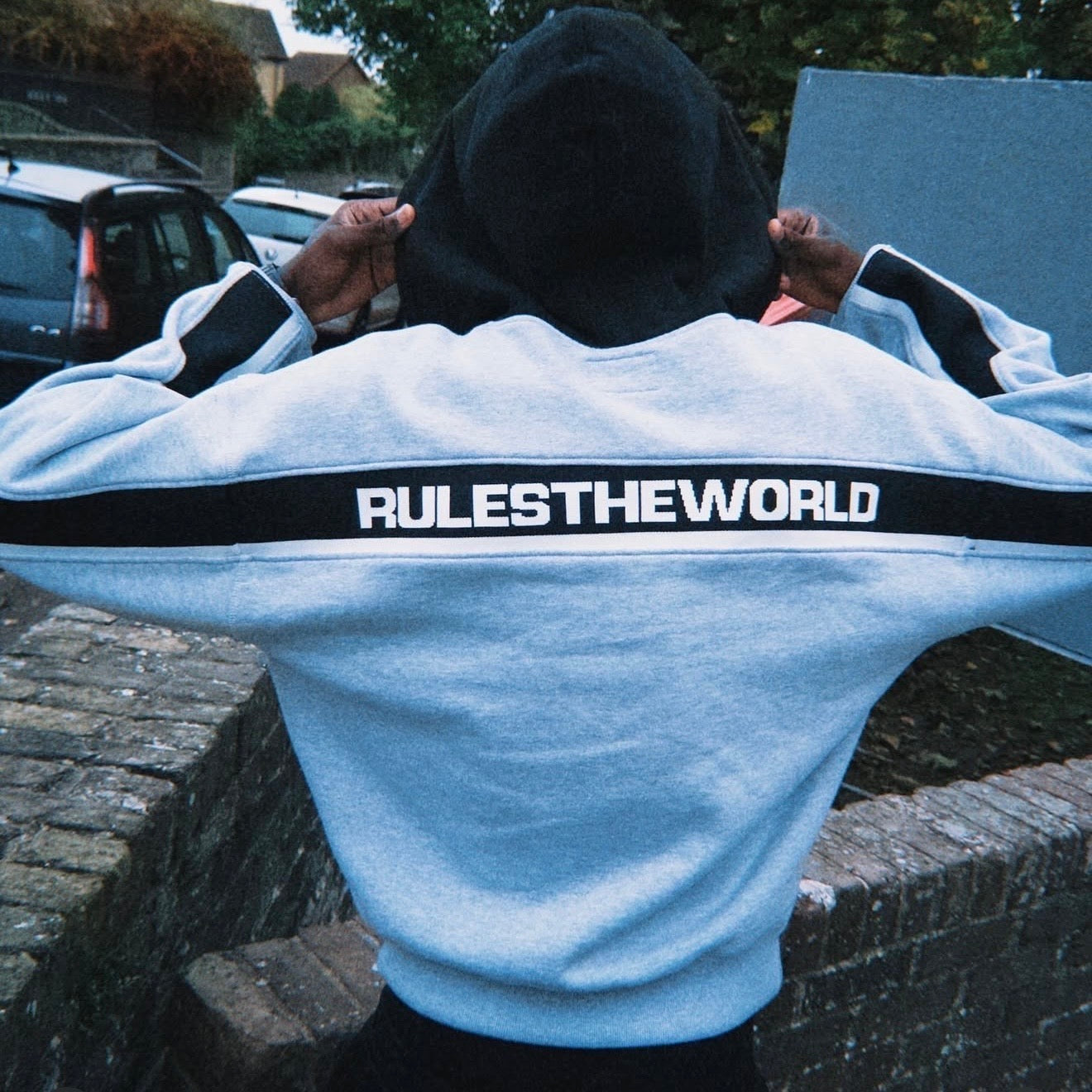 Corteiz Ribbed Sporteiz Zip Hoodie in gray, featuring a zip front and ribbed texture, displayed on a mannequin.