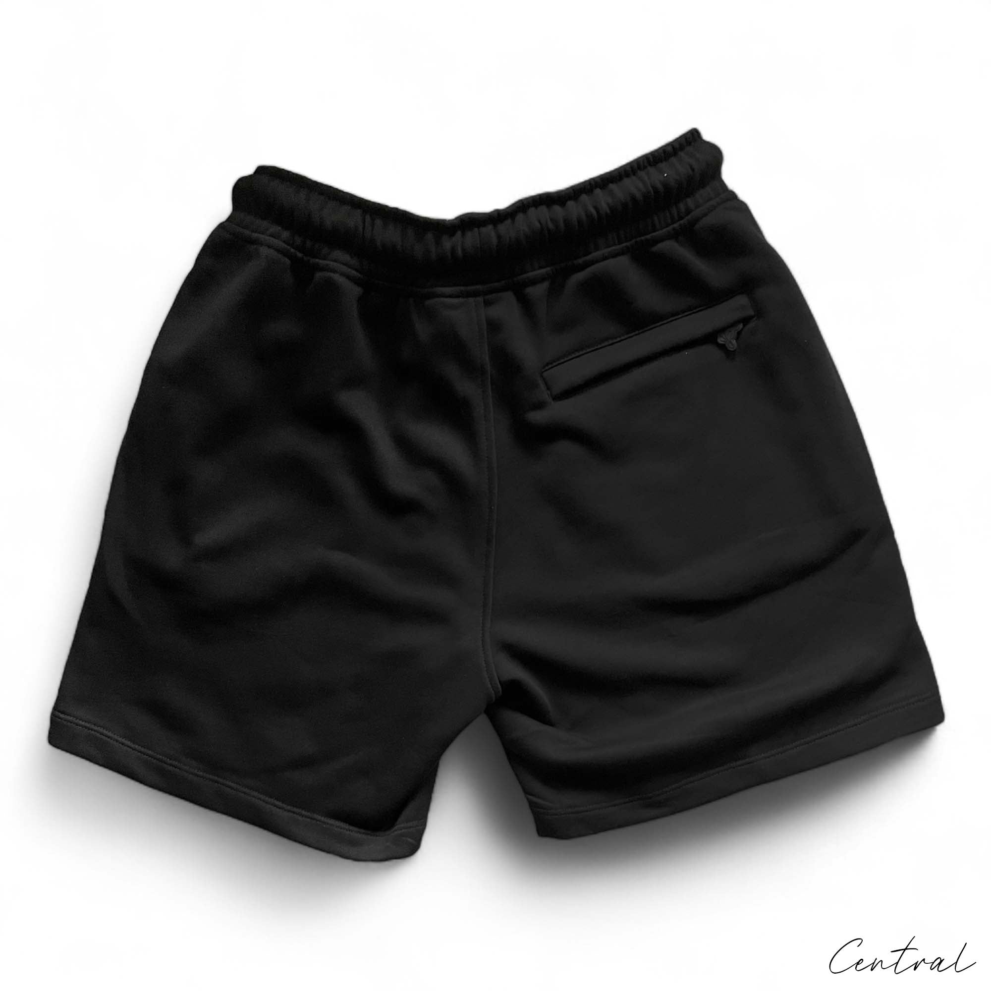 Central ae Syna World short set in black featuring a t-shirt and matching shorts, ideal for casual wear.
