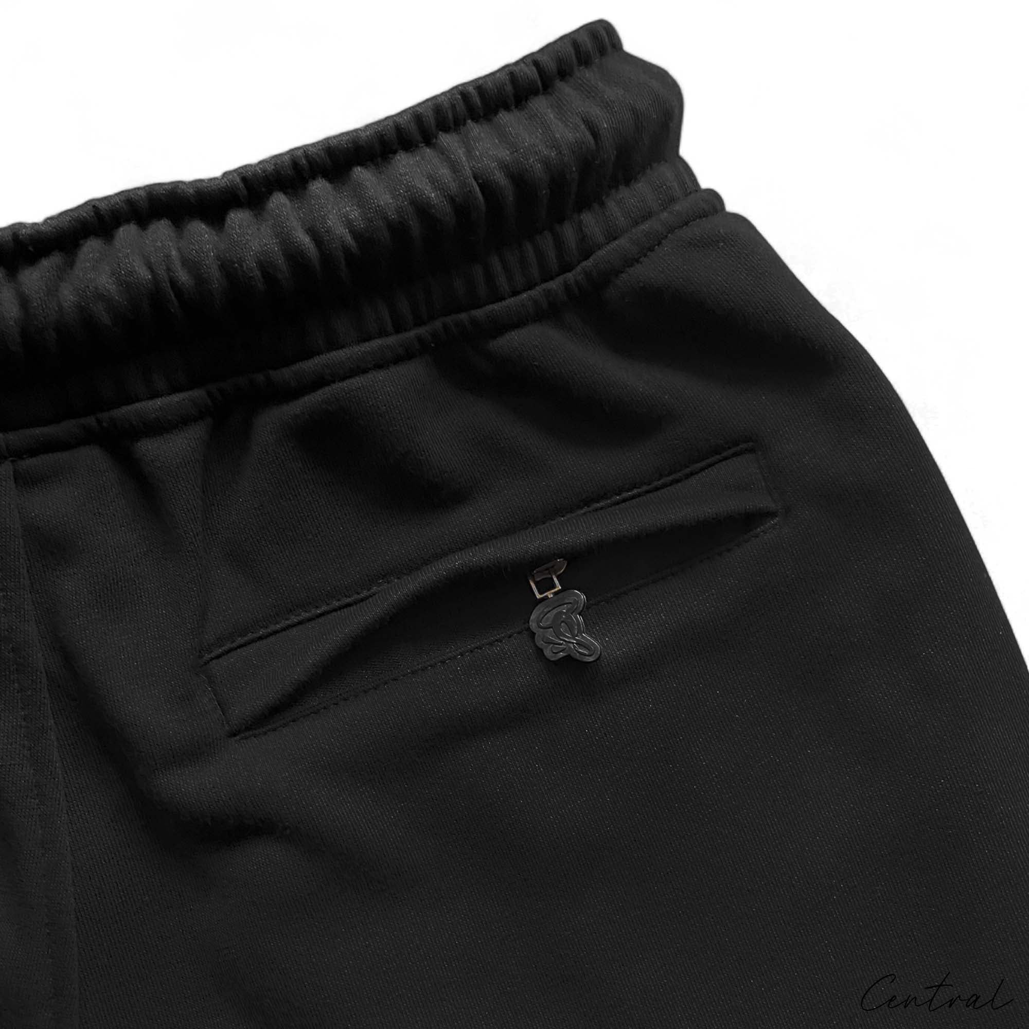 Central ae black Syna World short set featuring a t-shirt and shorts, perfect for casual summer wear.