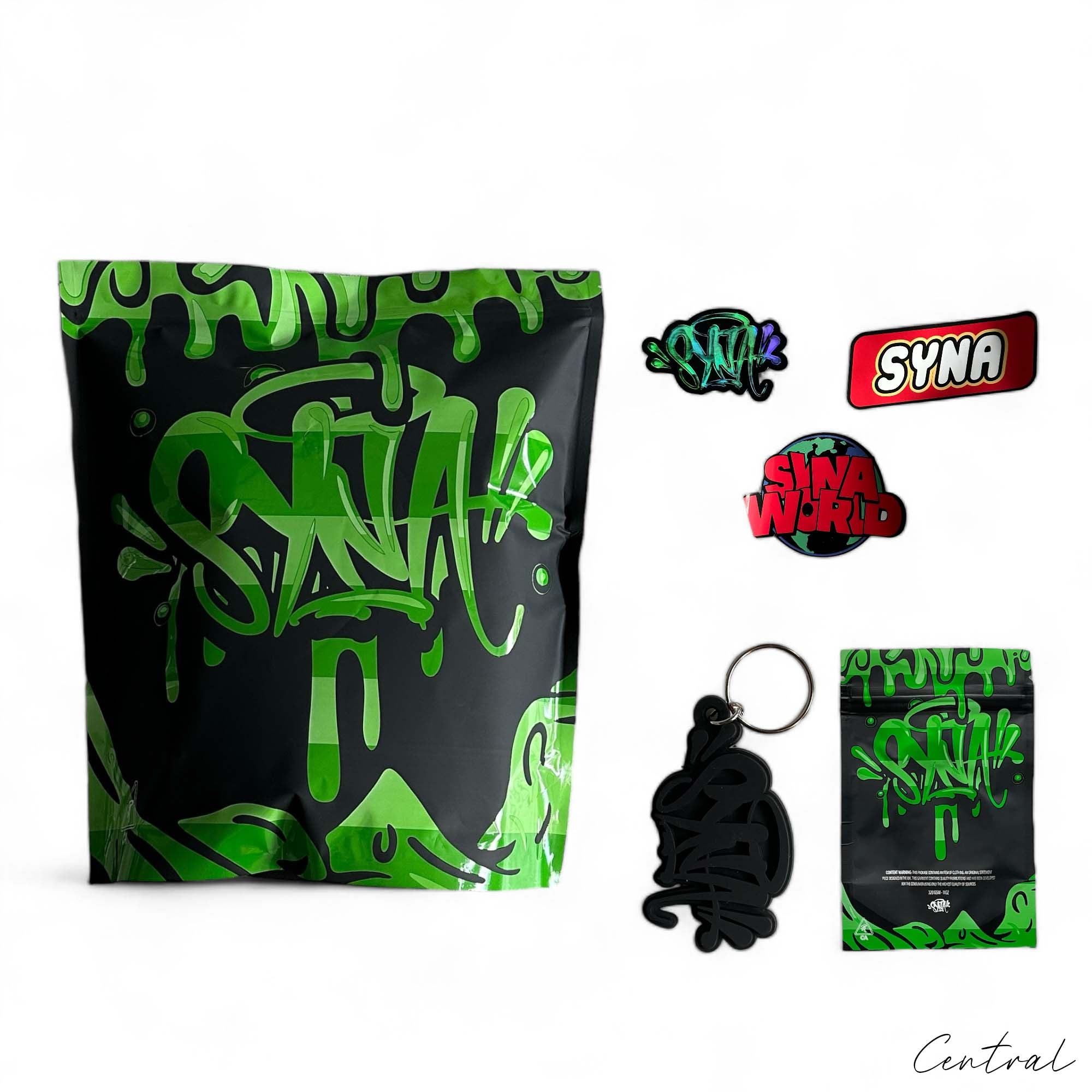 Central ae Syna World short set in black featuring a matching t-shirt and shorts, ideal for casual wear.