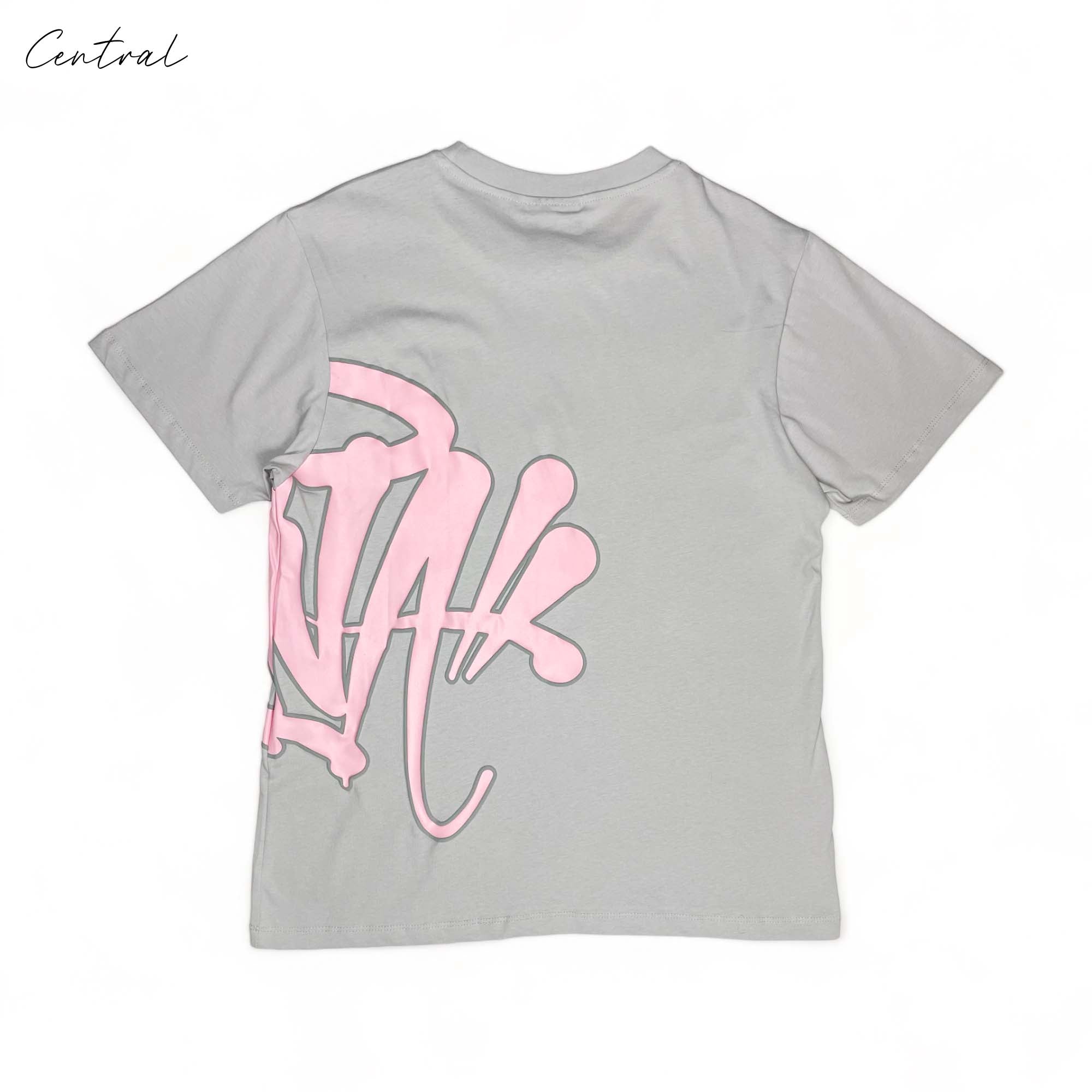 Gray and pink Syna World short set featuring a t-shirt and shorts by Closed, displayed on a neutral background.