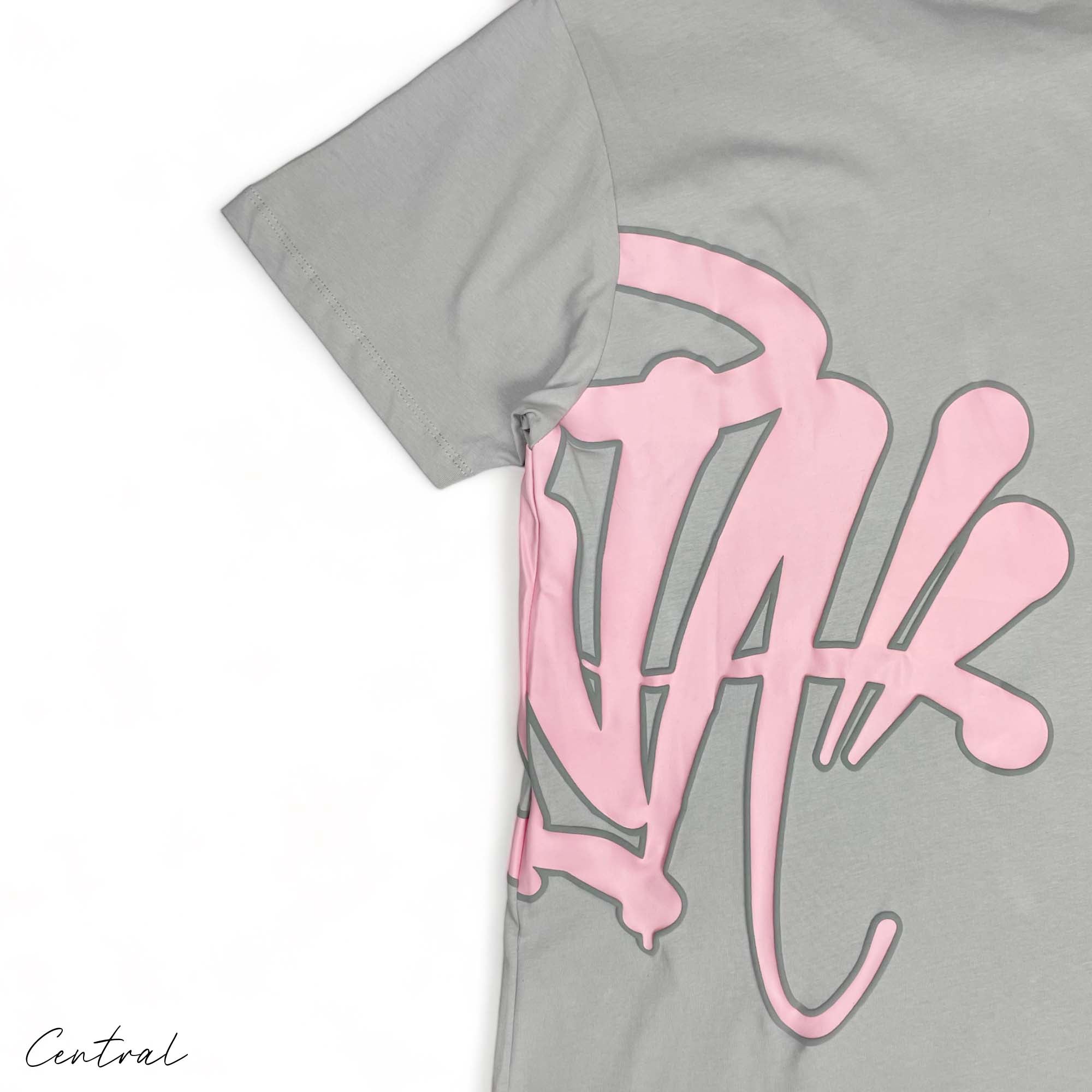 Gray and pink Syna World short set featuring a t-shirt and shorts, designed by Closed for comfortable casual wear.