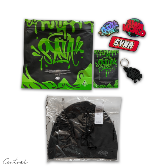 Black and white Syna Skull Cap beanie from Central ae, featuring a snug fit and stylish design.