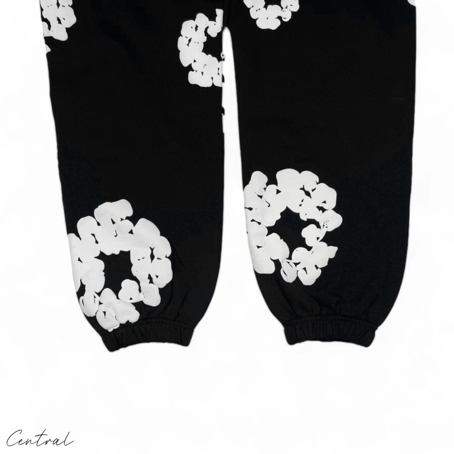 Black sweatpants from Central AE featuring a cotton wreath design and a relaxed fit, perfect for casual wear.
