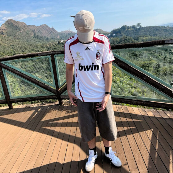 AC Milan 2006/07 UCL Final away retro jersey featuring Bwin logo and classic design in red and black colors.