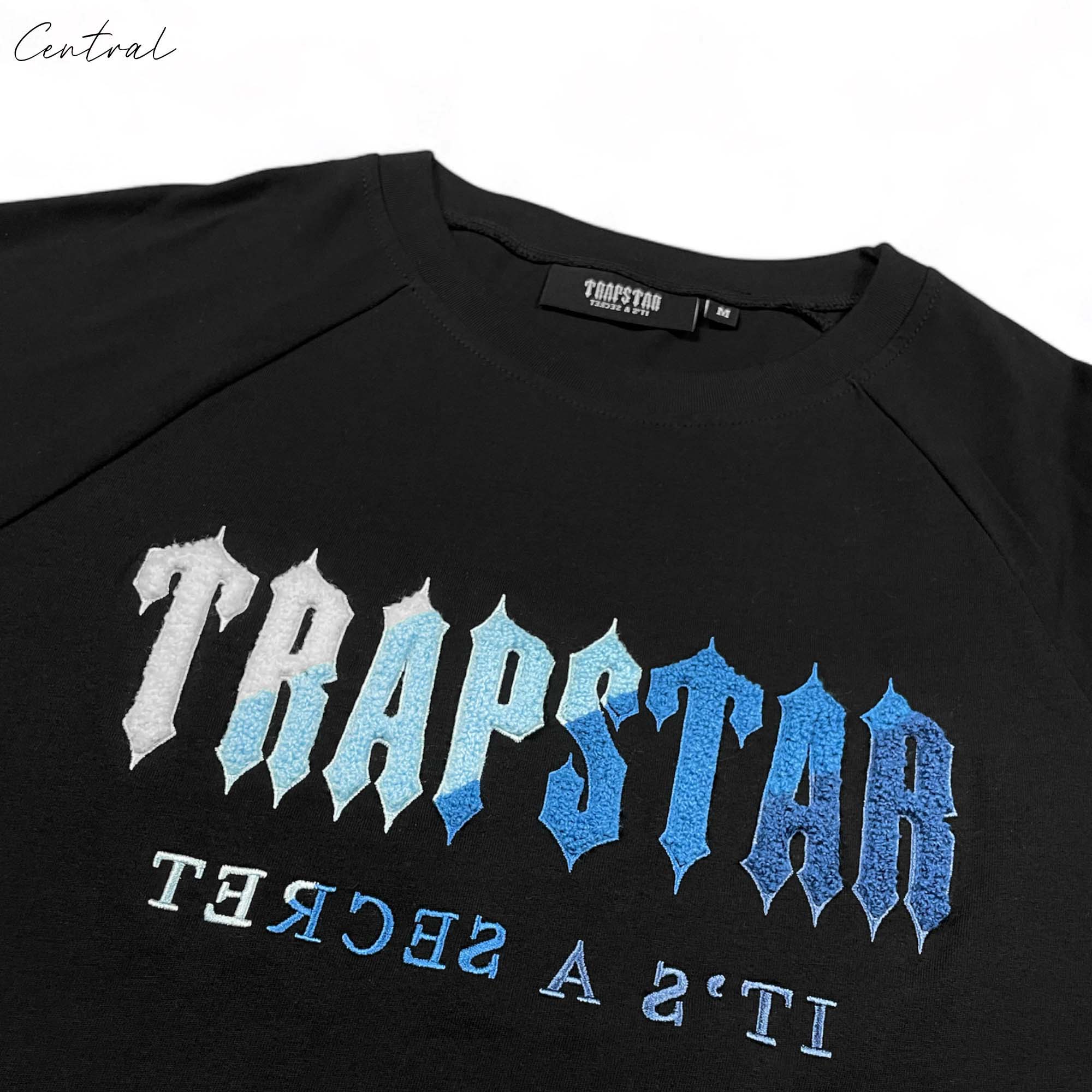 Black Ice Flavours TRAPSTAR short set featuring a stylish t-shirt and shorts made from soft chenille fabric.