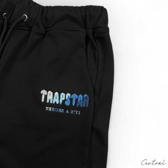 Black Ice Flavours TRAPSTAR chenille short set featuring a t-shirt and shorts in a stylish design.