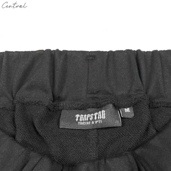Black ice flavors TRAPSTAR short set featuring a stylish t-shirt and shorts in plush chenille fabric.