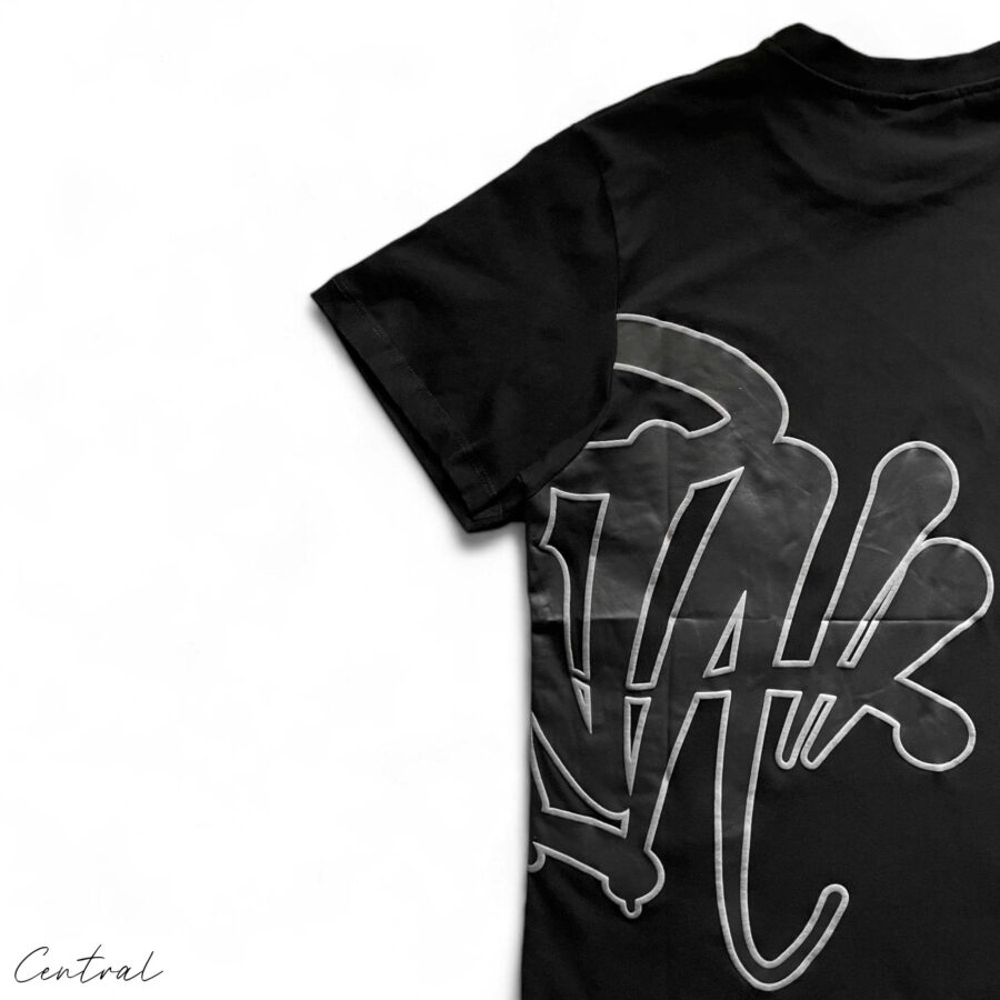 Central ae Syna World short set in black featuring a t-shirt and shorts, displayed on a neutral background.