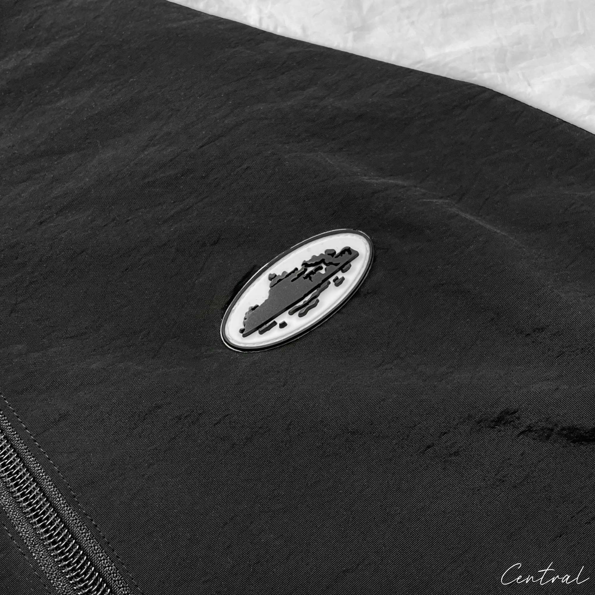 Corteiz black spring hoodie featuring a stylish design and comfortable fit, perfect for casual outings.