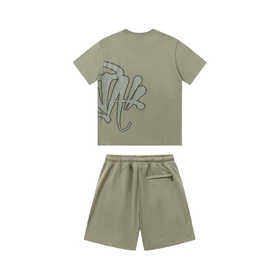 Central Syna World short set in green featuring a matching t-shirt and shorts, displayed on a neutral background.