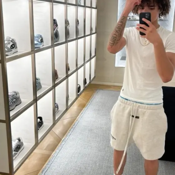 Essential Short “Light grey” - Model Photo