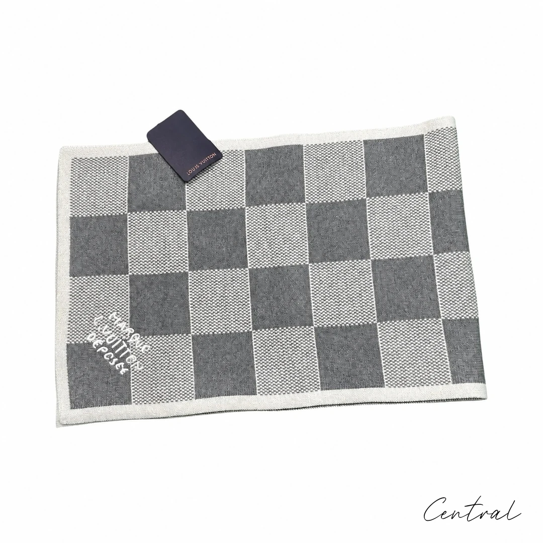 LV Checkerboard Beanie & Scarf Set - Grey - Image 5