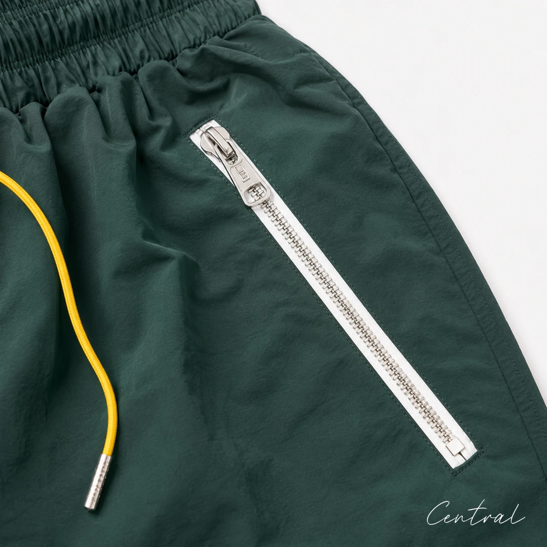 Rhude Oversized Logo Zip-Pocket Shorts - Dark Green
