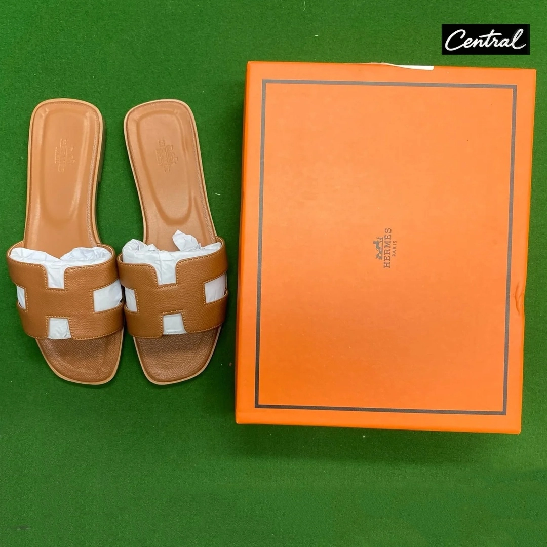Hermès Oran Sandal - Palm print golden brown
