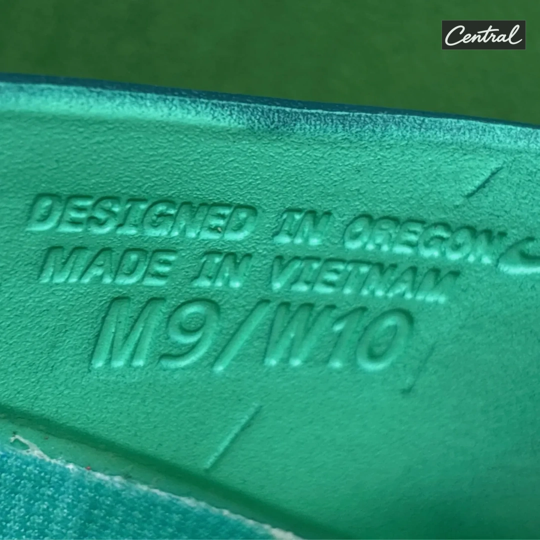 Nike Mind 001 Pregame Mules - blue green