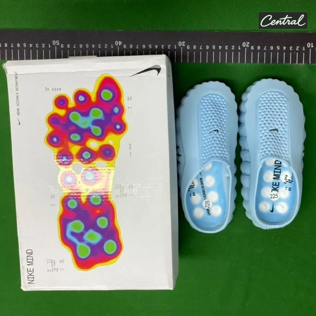 Nike Mind 001 Pregame Mules - Blue white background