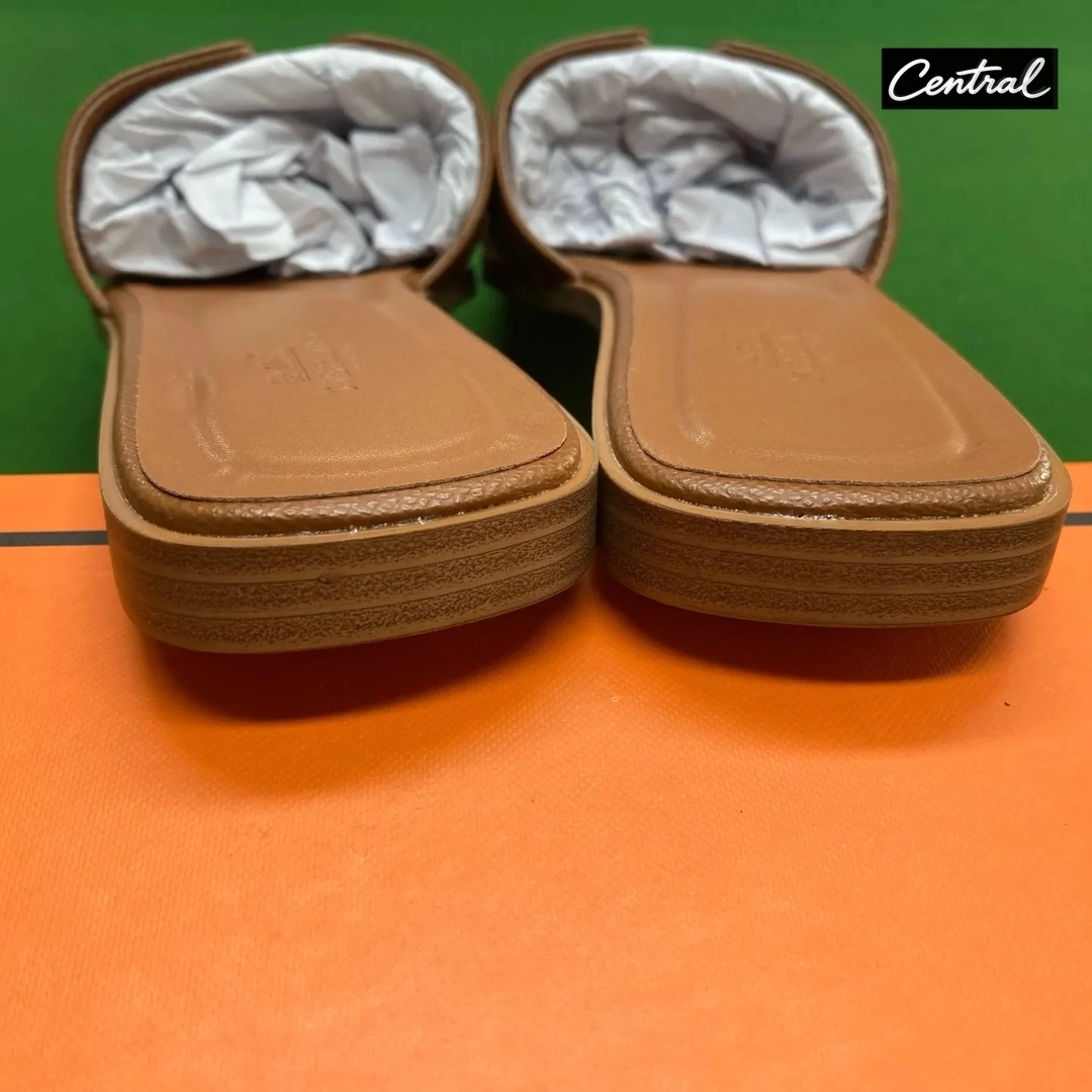 Hermès Oran Sandal - Palm print golden brown