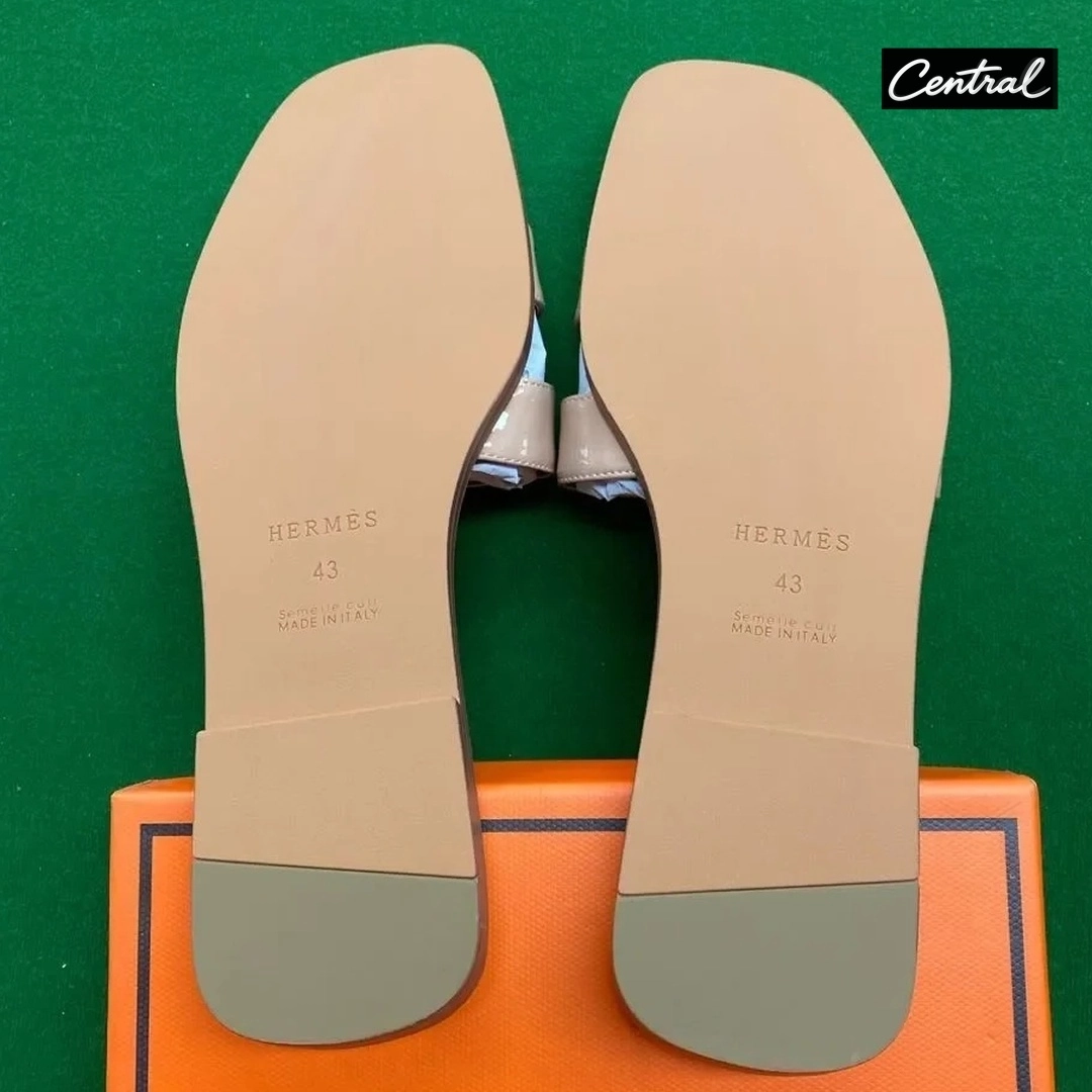 Hermès Oran Sandal - Patent leather nude