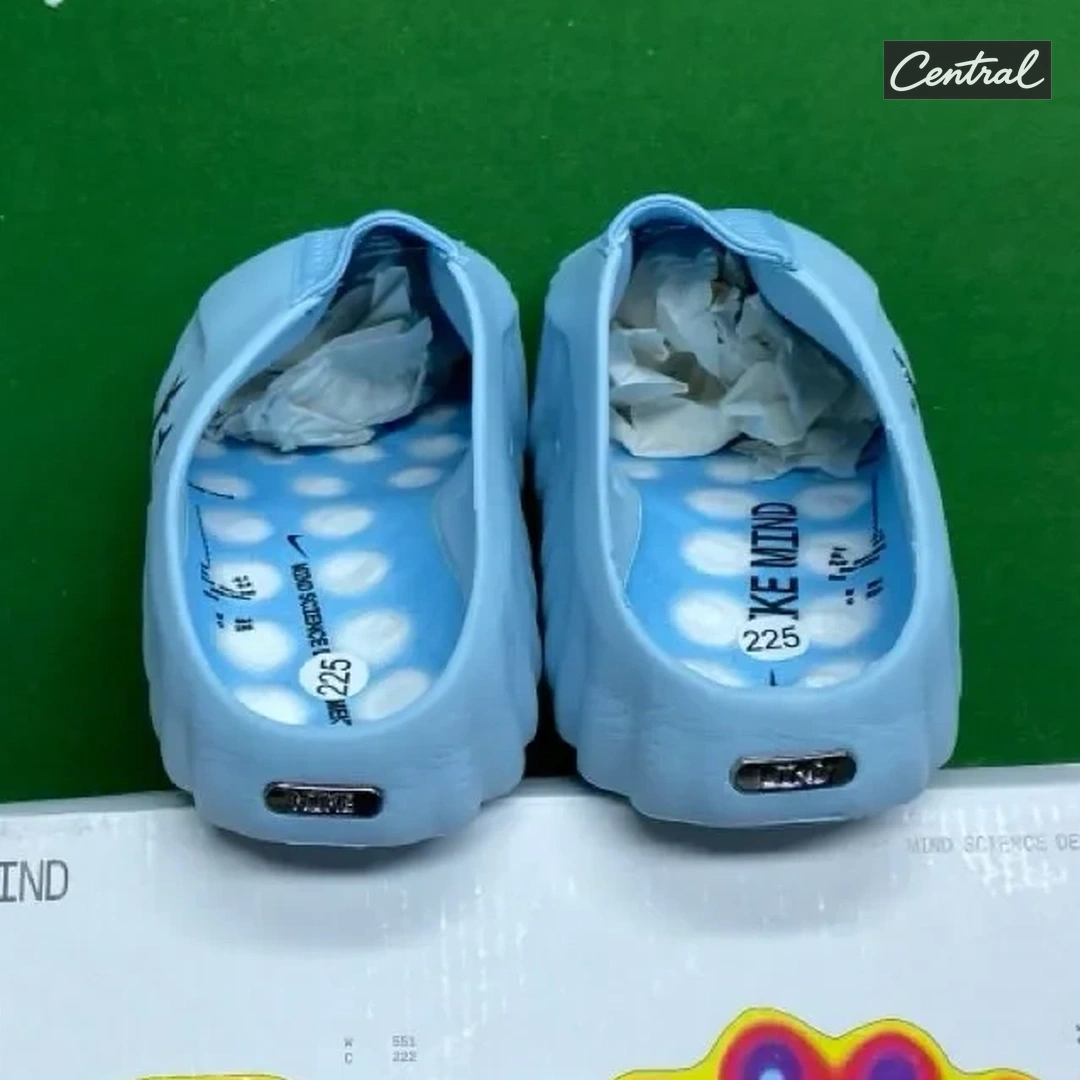 Nike Mind 001 Pregame Mules - Blue white background