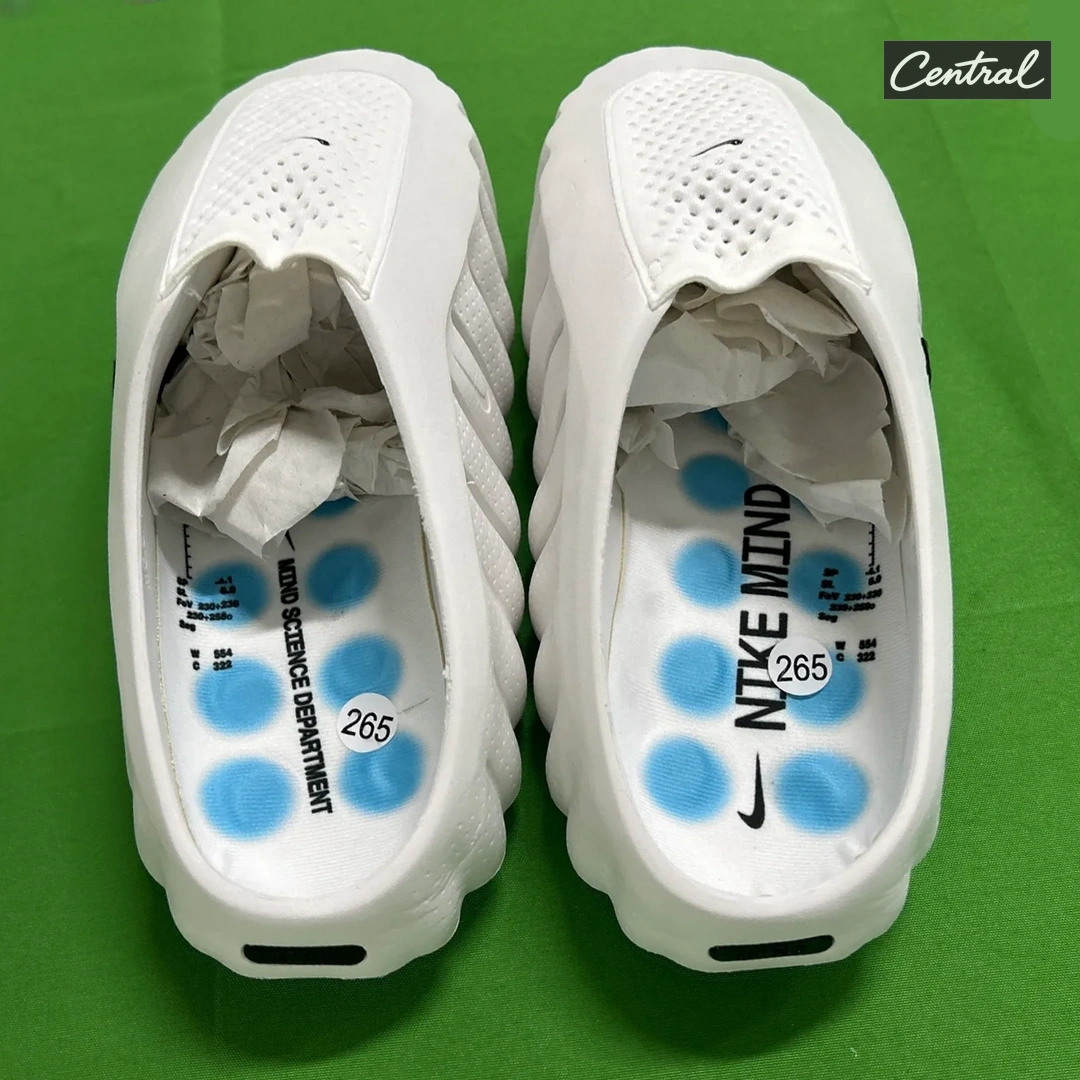 Nike Mind 001 Pregame Mules - White blue background