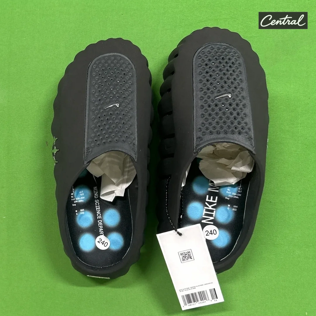 Nike Mind 001 Pregame Mules - Black blue background