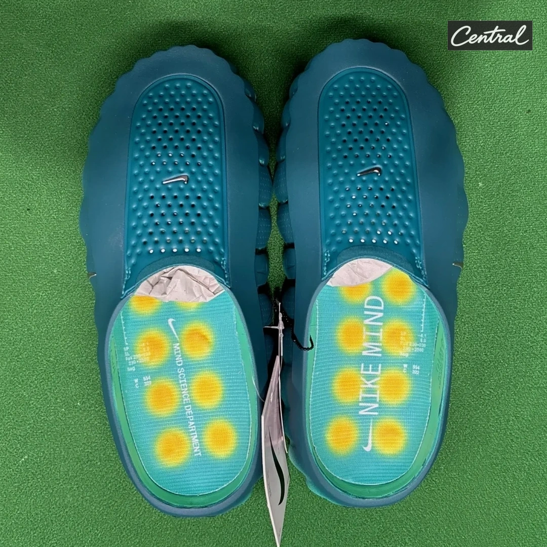 Nike Mind 001 Pregame Mules - blue green