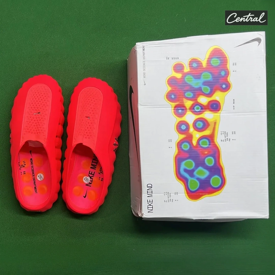 Nike Mind 001 Pregame Mules - Red orange bottom