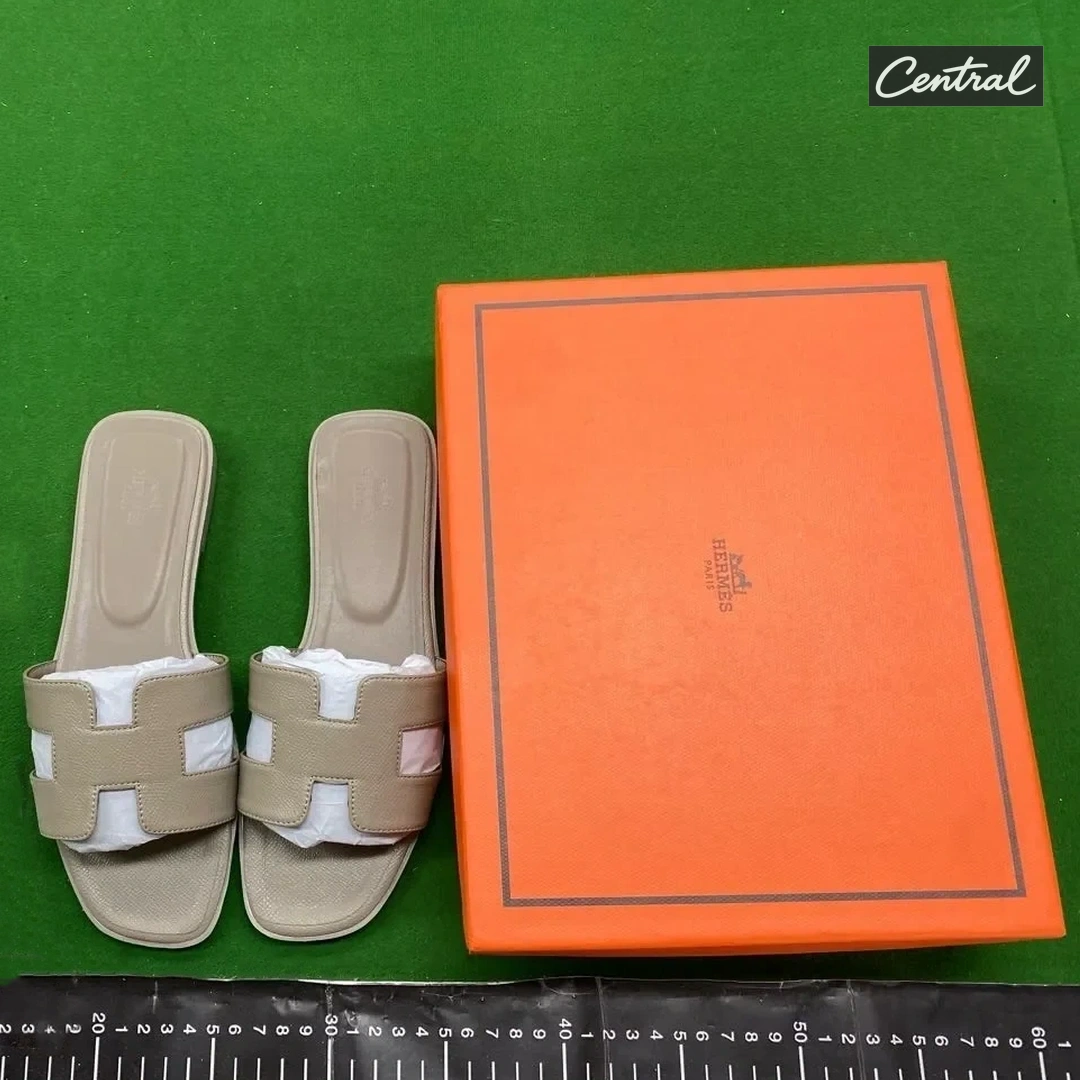 Hermès Oran Sandal - Rhino Gray