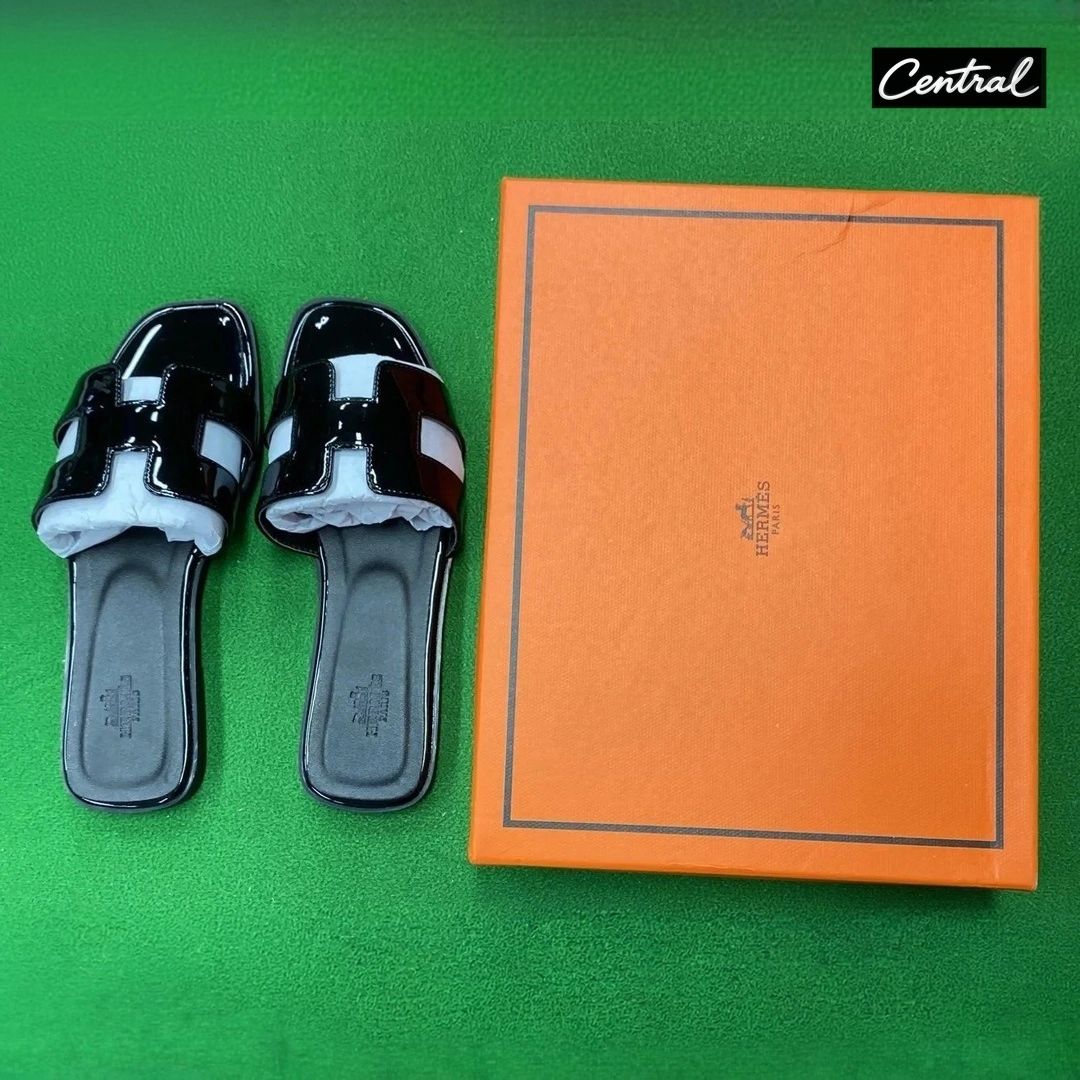 Hermès Oran Sandal - Patent black