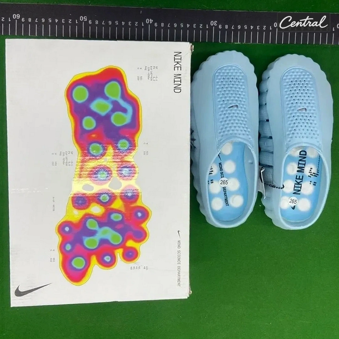 Nike Mind 001 Pregame Mules - Blue white background