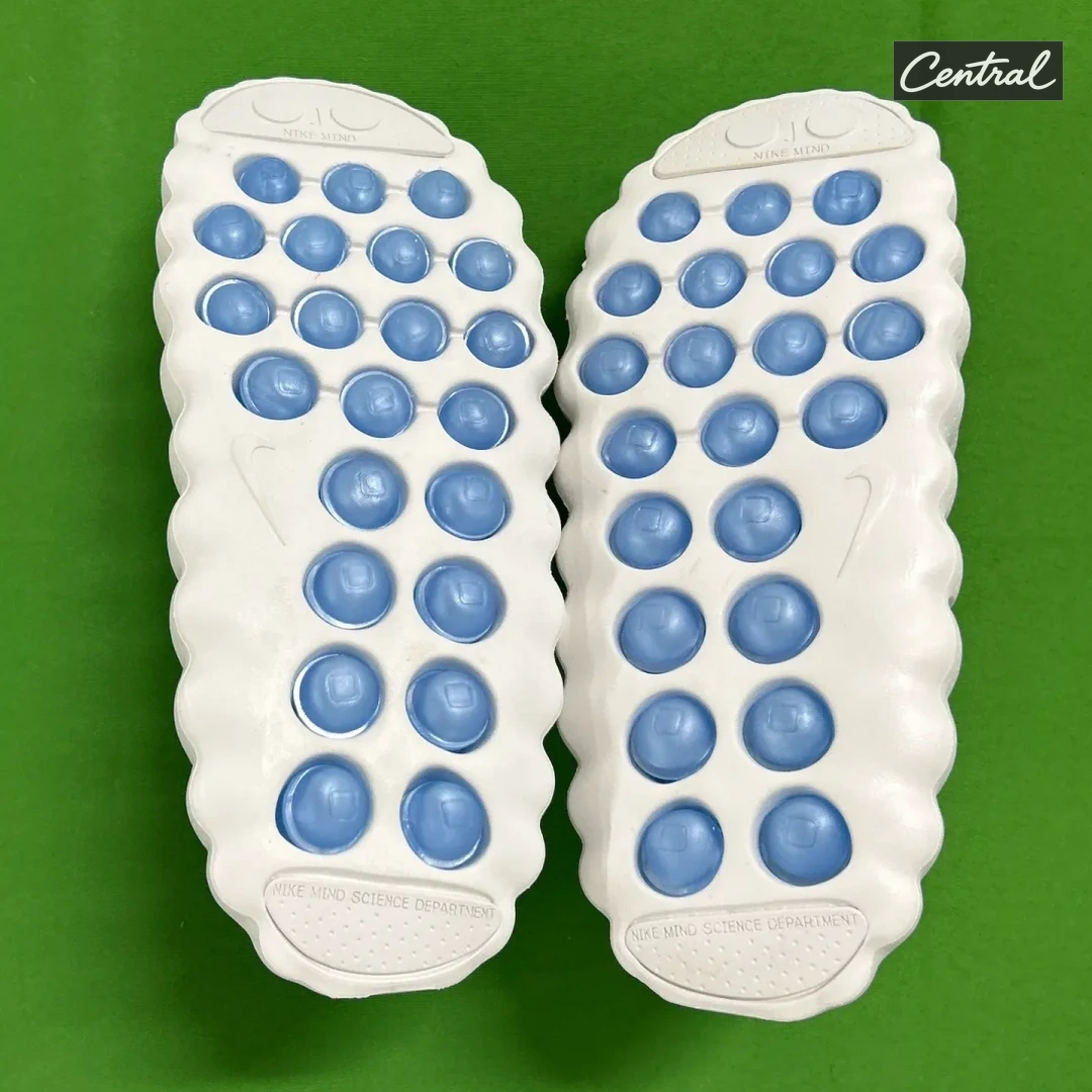 Nike Mind 001 Pregame Mules - White blue background