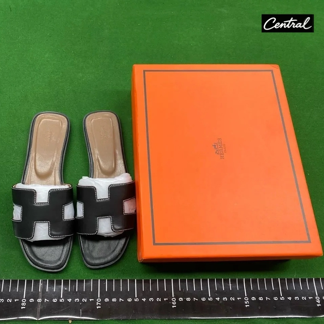 Hermès Oran Sandal - Sheep pattern classic black