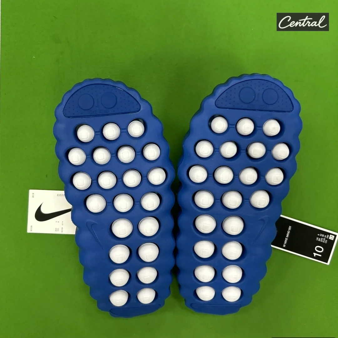 Nike Mind 001 Pregame Mules - Black and blue