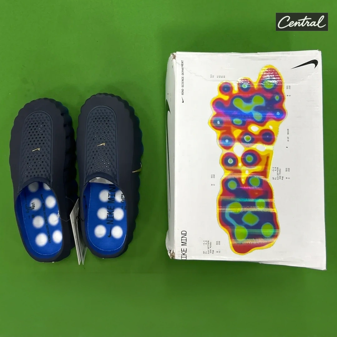 Nike Mind 001 Pregame Mules - Black and blue