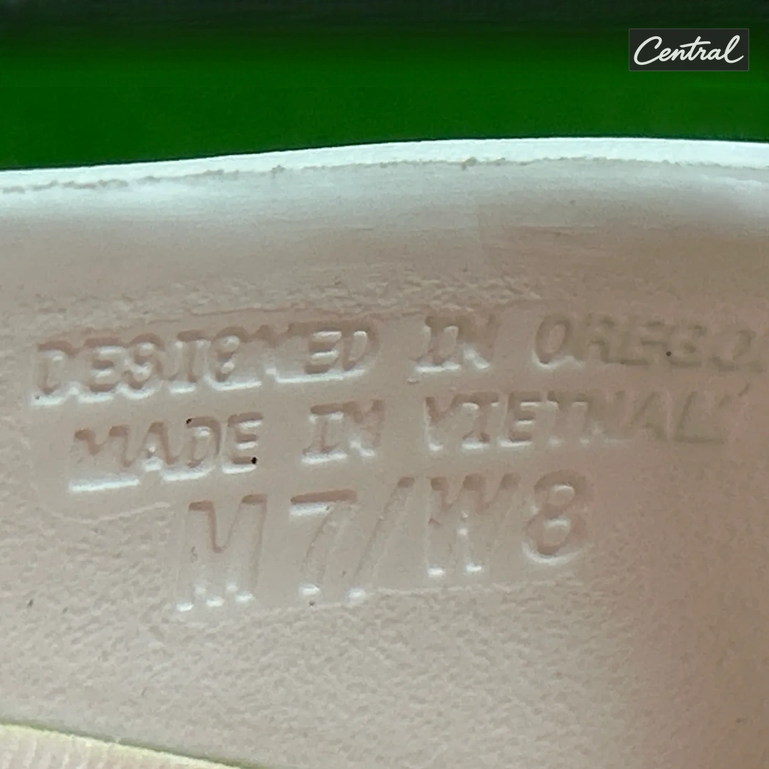 Nike Mind 001 Pregame Mules - White orange bottom
